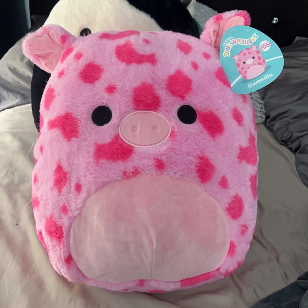 Gwendle the pig squishmallow